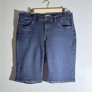 Levi’s Women Blue Denim Bermuda Shorts - Classic Fit Sz 32